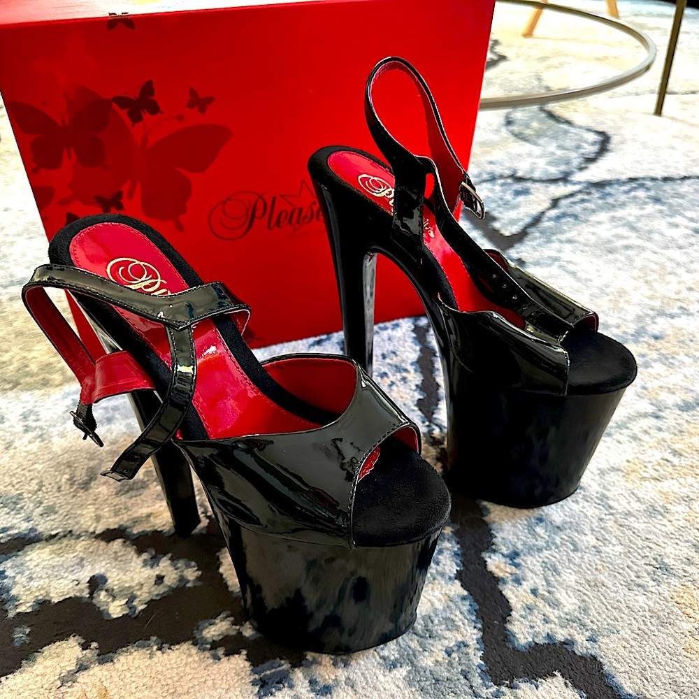 Pleaser Shoes Xtreme-809 Size 7 - Black / Red